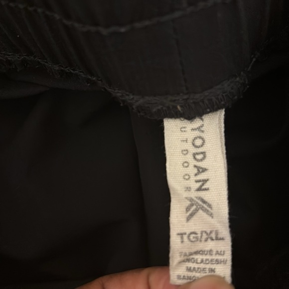 Womens Black water repellent Cargo Pants with pockets - Picture 5 of 15